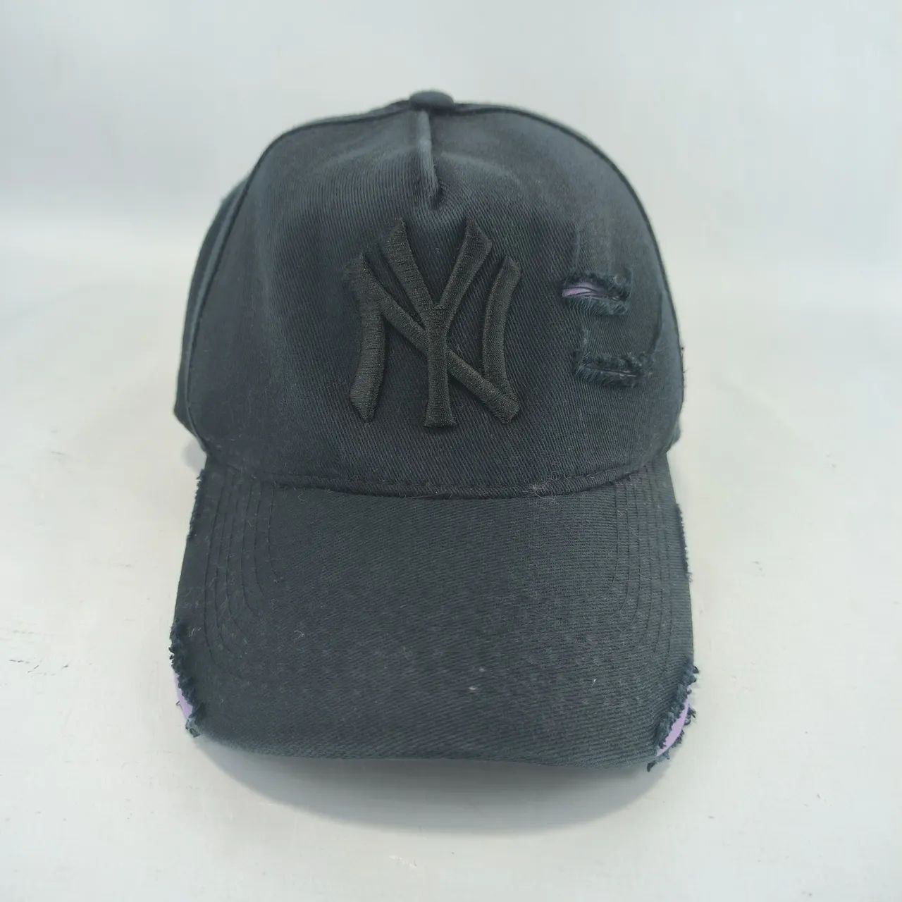 Boné New Era New York Yankees basebol destroyer azul e lilás. 