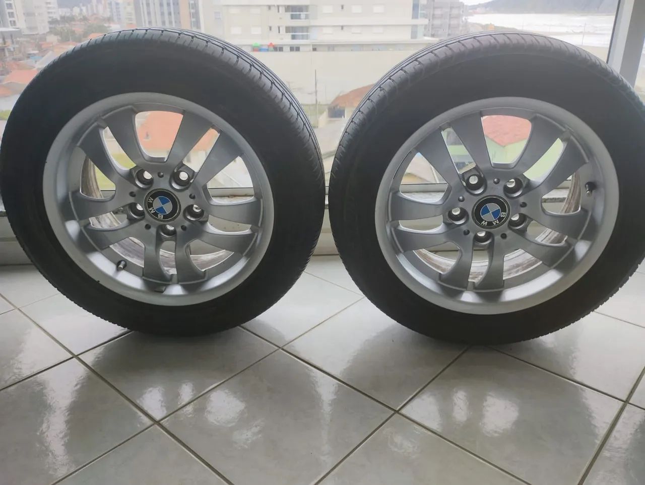 Pneus run flat turanza Bridgestone, aro 16 vendo ou troco por PC gamer  - Foto 3