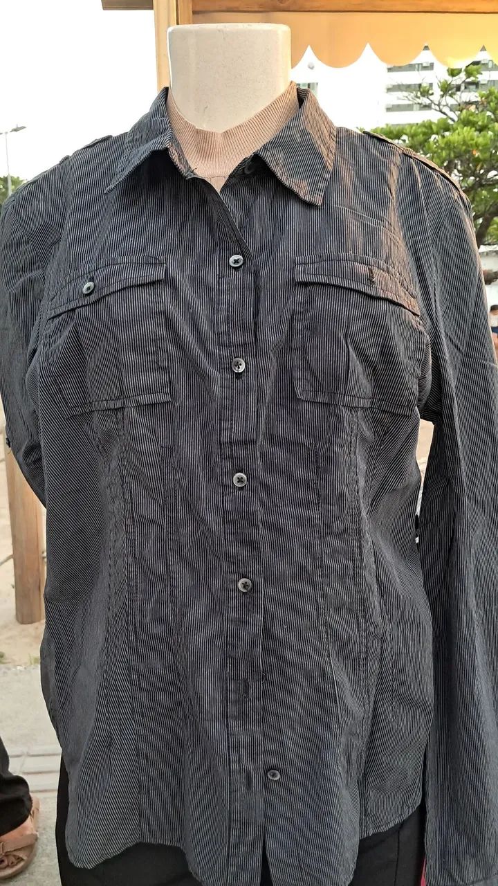 roupas de qualidade em ótimo estado. 