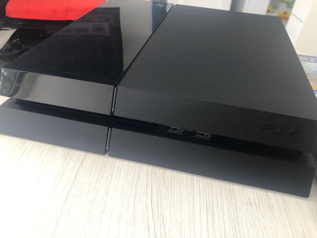 Ps 4com um controle e 2 jogos 1400  - Foto 2
