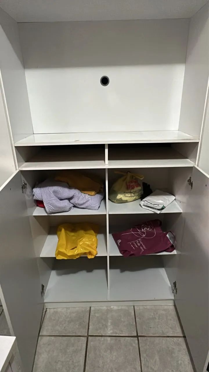 Guarda roupa 6 portas em ótimo estado  - Foto 3