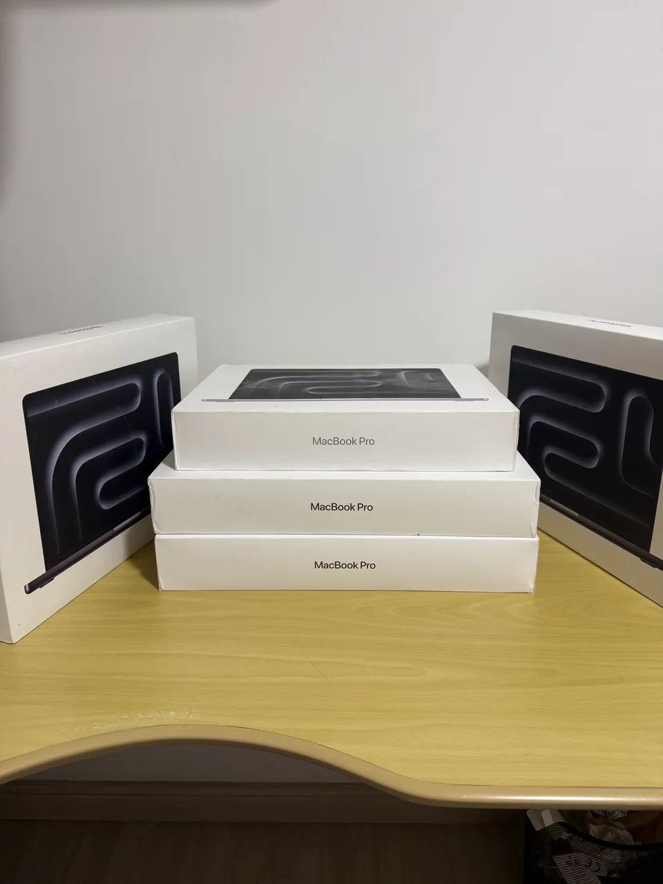 MacBook Pro M5 Max 18 cpu 32 gpu 36gb 2TB 14 2026 - Foto 3