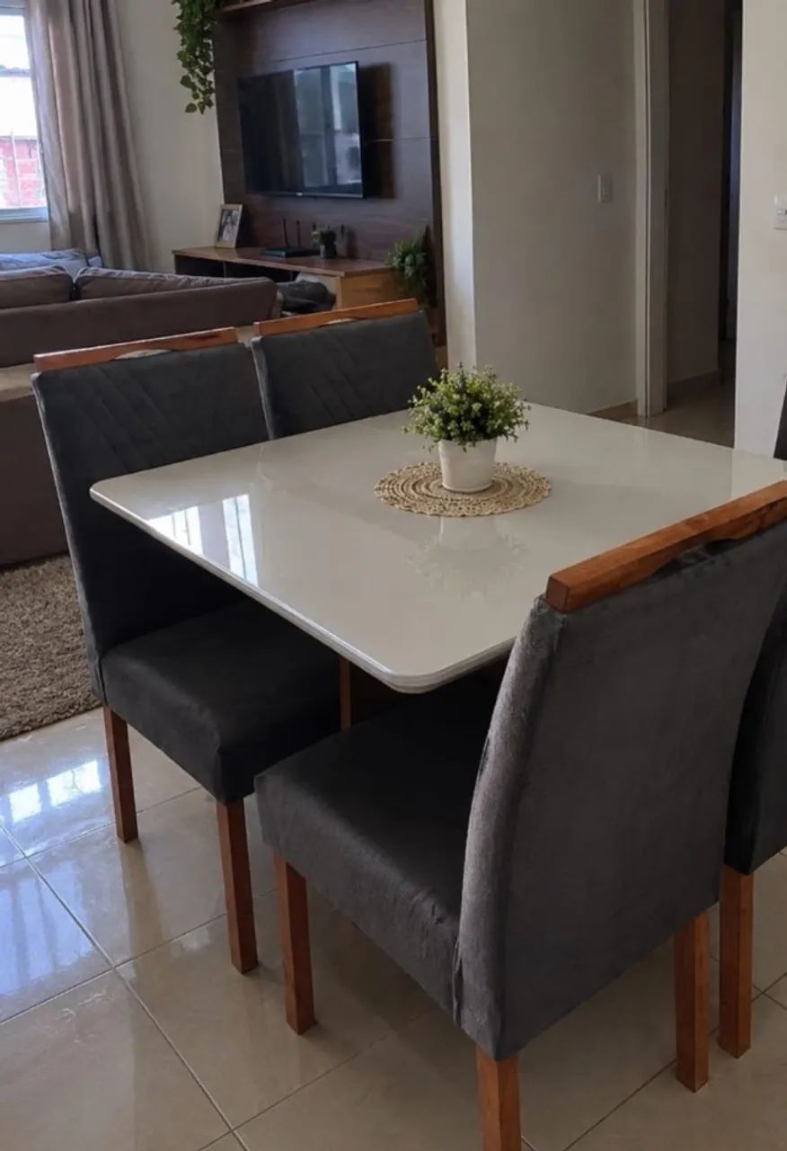 Mesa de Jantar Com 4 Cadeiras (Produto Novo)
