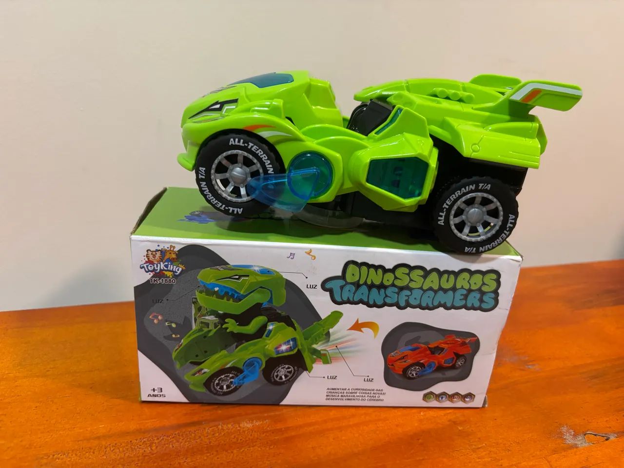 Carrinho Transformers Dinossauro Bate E Volta Sons NOVO - Foto 4