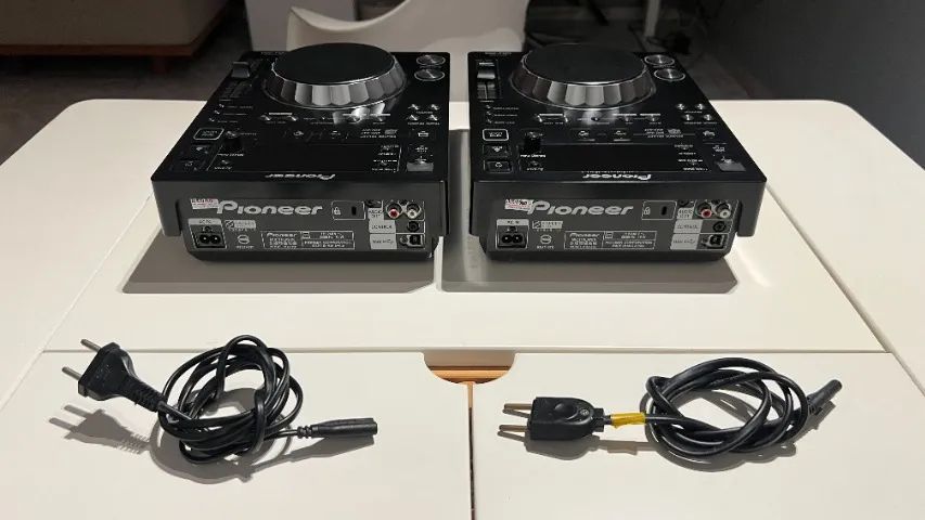Par de CDJ 350 da Pioneer muito bem conservados - Aparelhos de Som