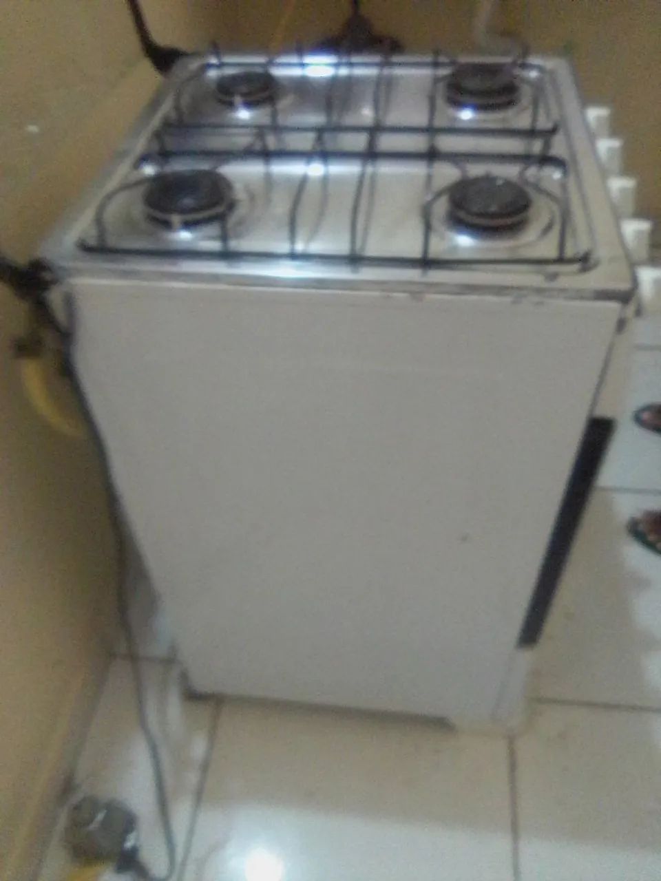 Vendo esse fogão elétrico 4 bocas funcionando perfeitamente 350