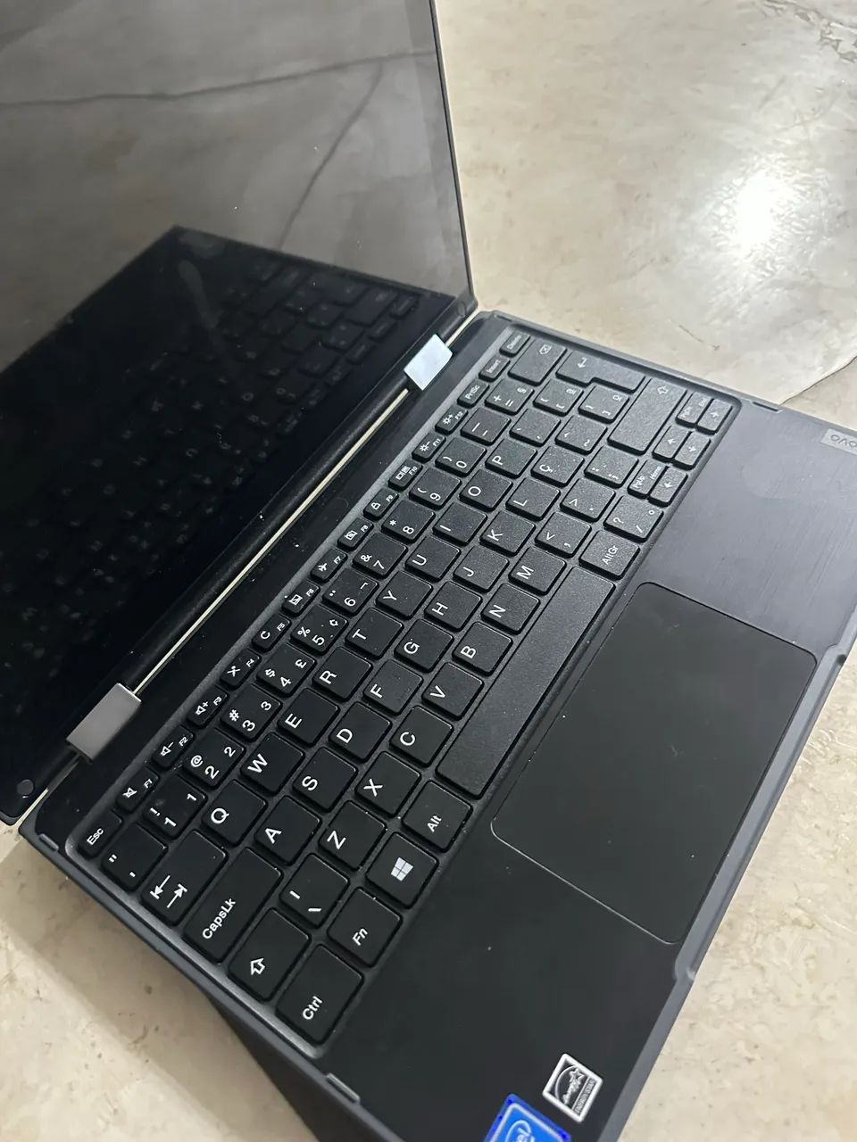 Chrome Book dobrável vira tablet