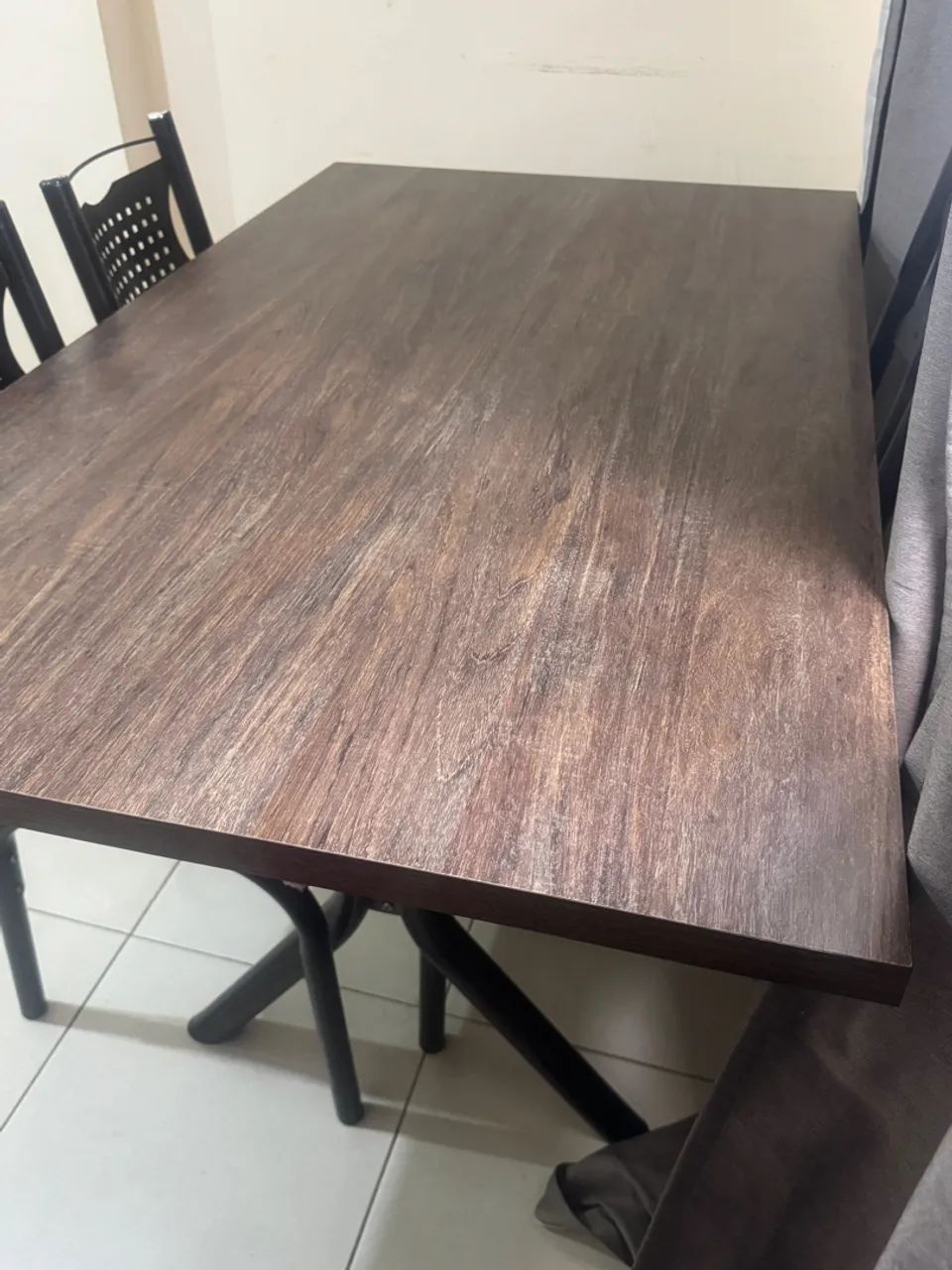 Mesa 6 lugares com cadeiras 