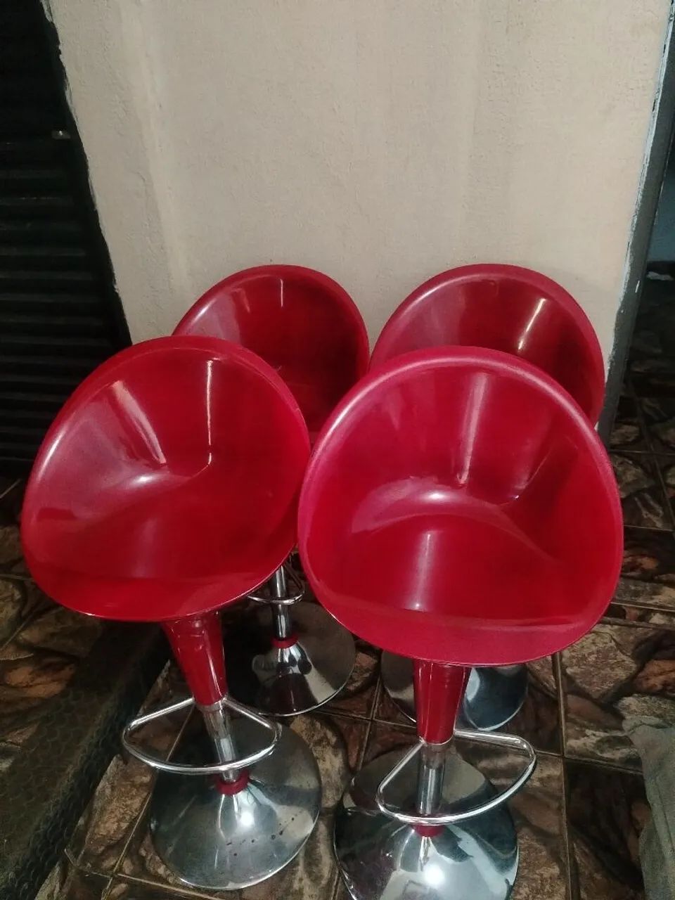 BANQUETAS COM REGULAGEM DE ALTURA 