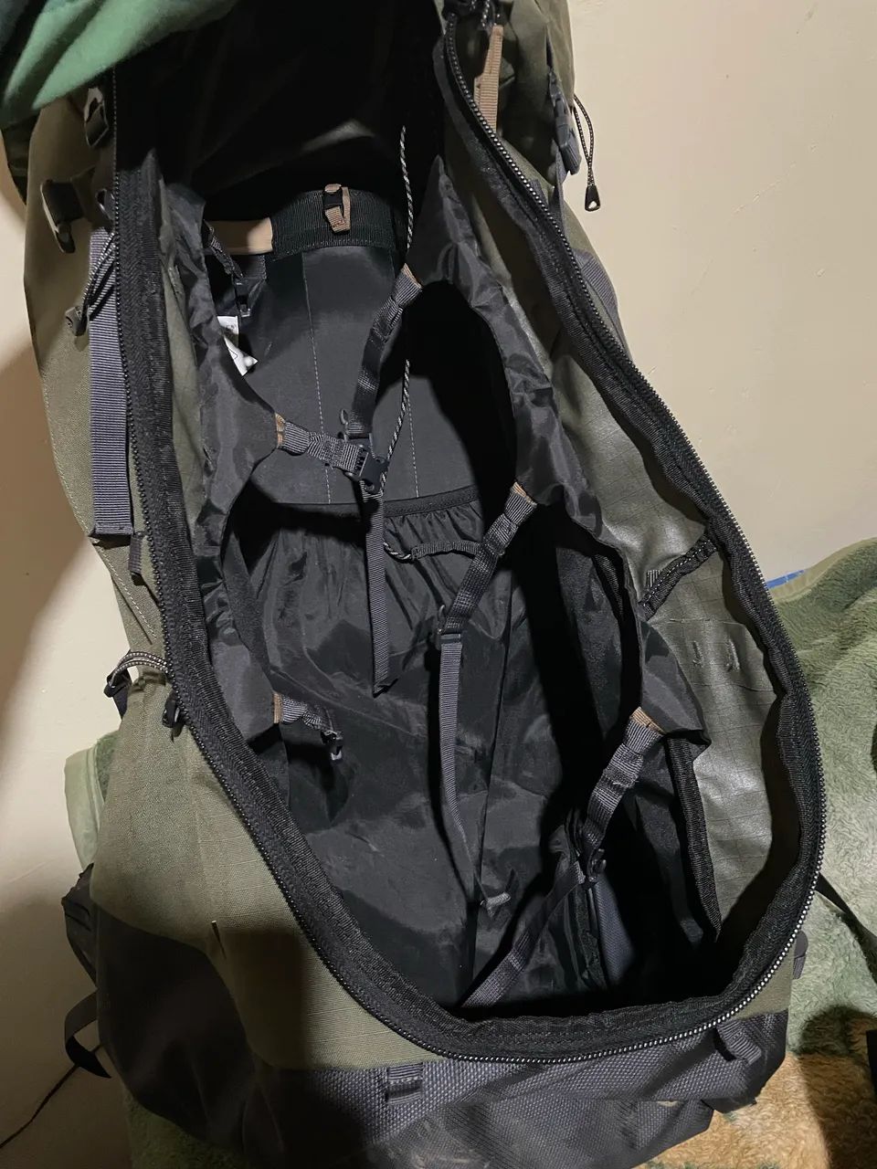 Mochila de trilha Forclaz 90+10L  - Foto 4