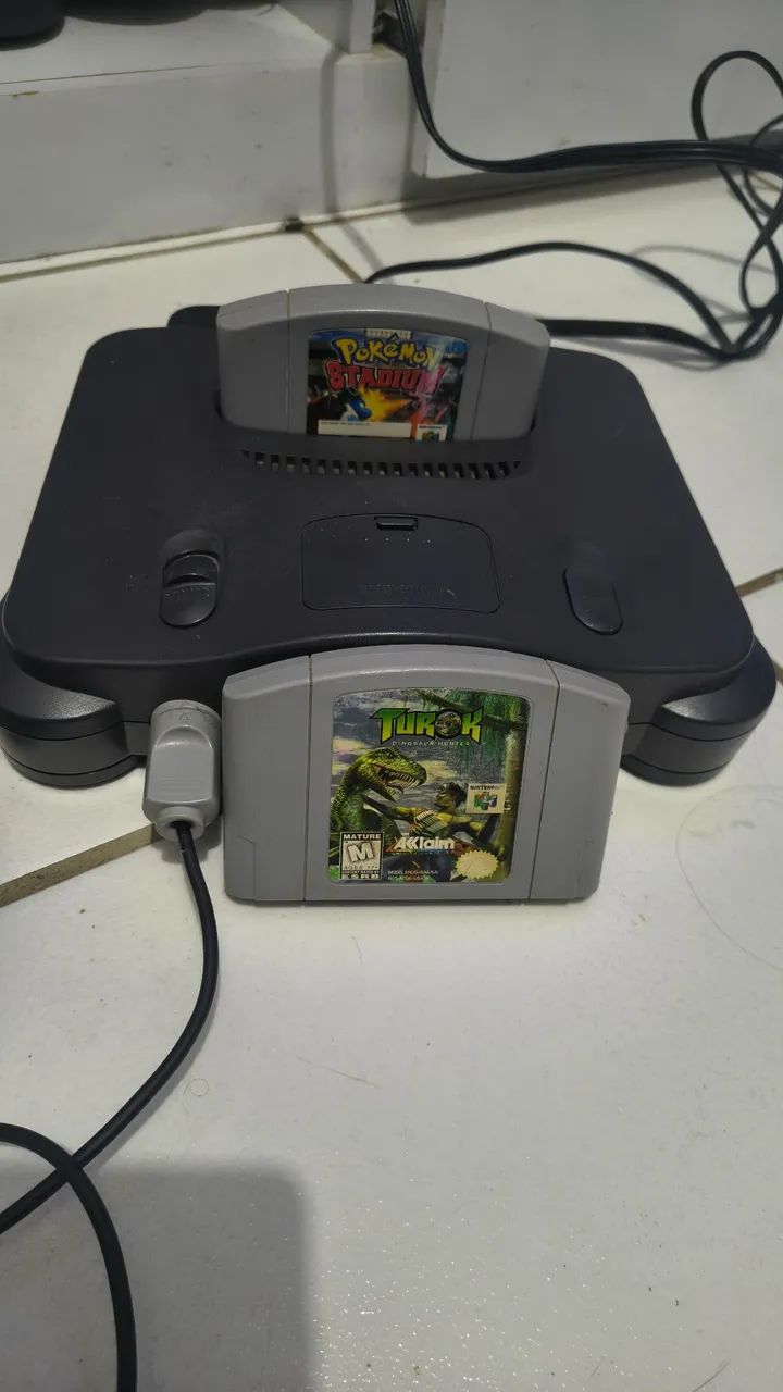 Nintendo 64 com jogo 