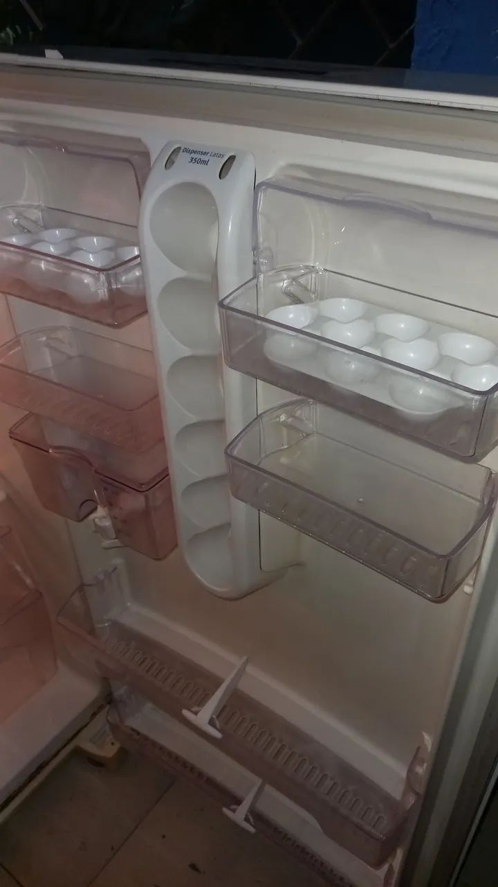Vende-se geladeira eletrolux gelo seco com avaria. - Foto 5