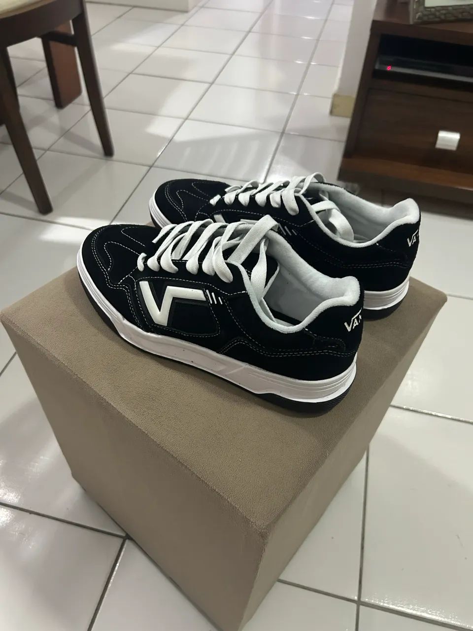 Tênis Vans Upland Suede Black True White - Foto 2