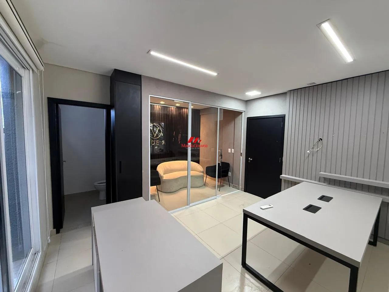 LOCAÇÃO- SALA COMERCIAL, 40M², SEMI MOBILIADA, COM RECEPÇÃO, PRÉDIO COMERCIAL ALTO PADRÃO,