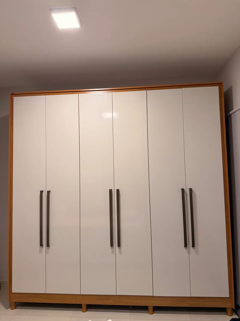 Guarda roupa 6 portas 