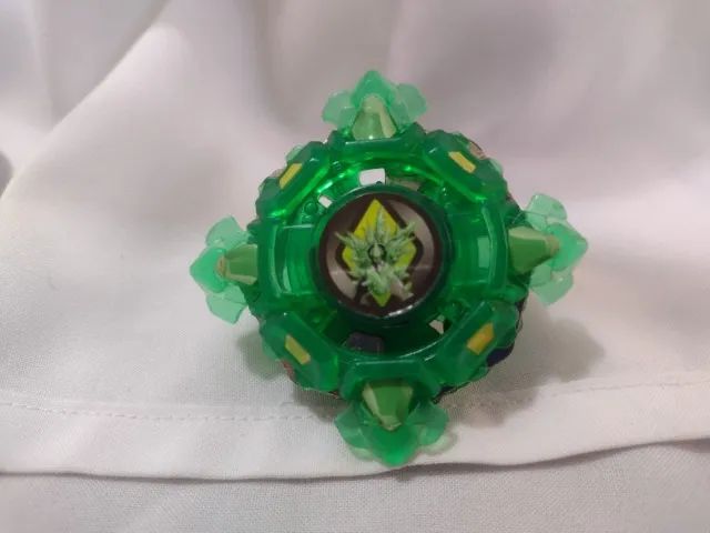 pião beyblade verde  - Foto 2