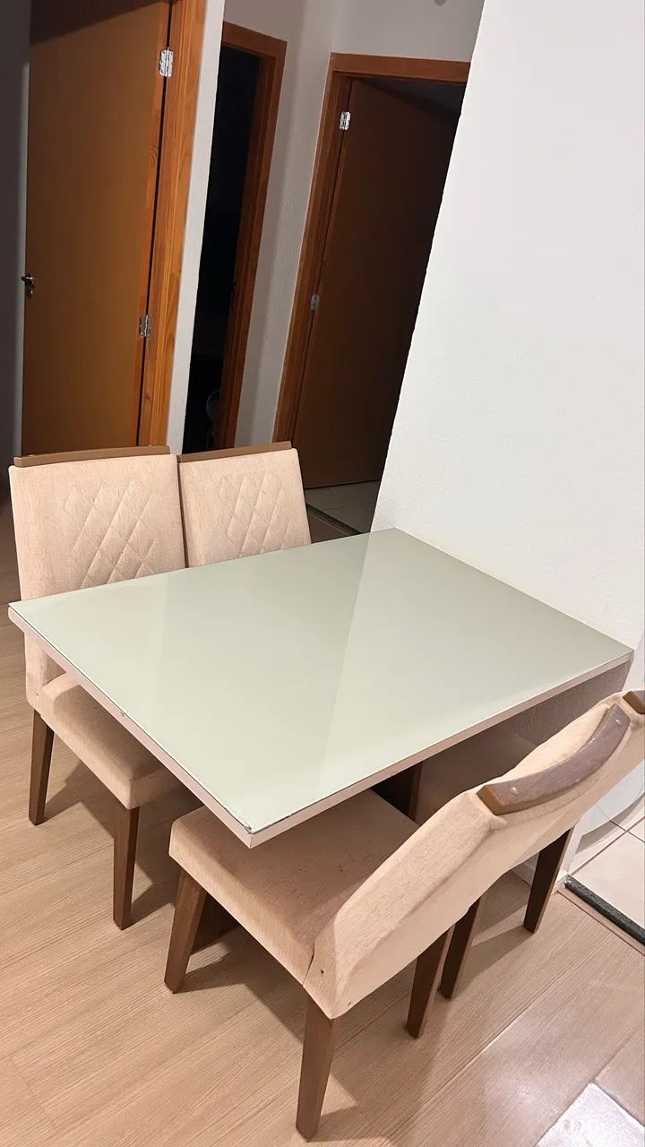 Vendo mesa de Jantar (leia a descrição)