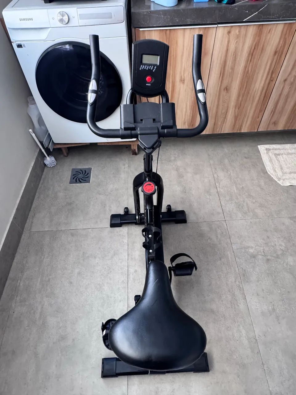 Bicicleta ergométrica roda inércia 17kg - Foto 4