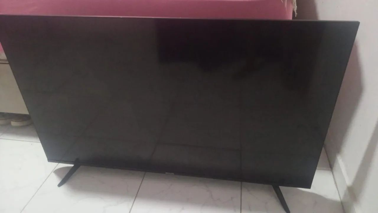 Tv aiwa 50 polegadas com tela trincada para retirada de peças 