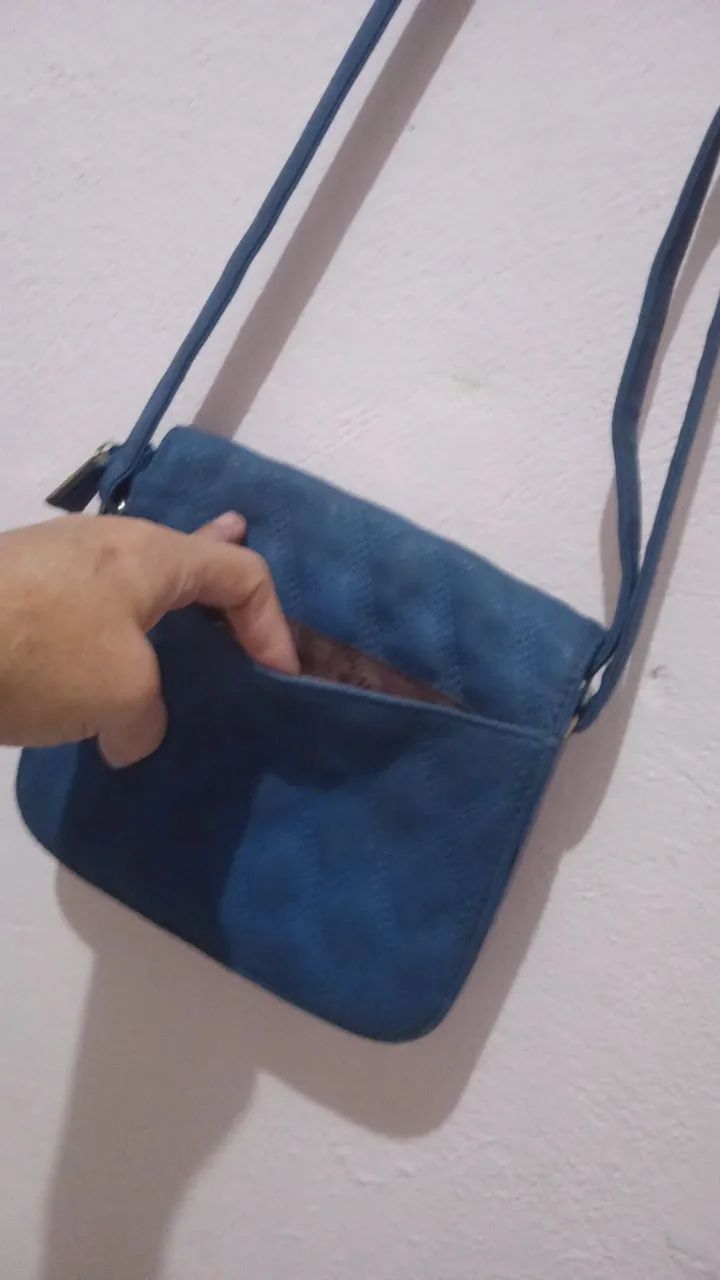Bolsa Matelassê Transversal Azul Feminina  - Foto 5