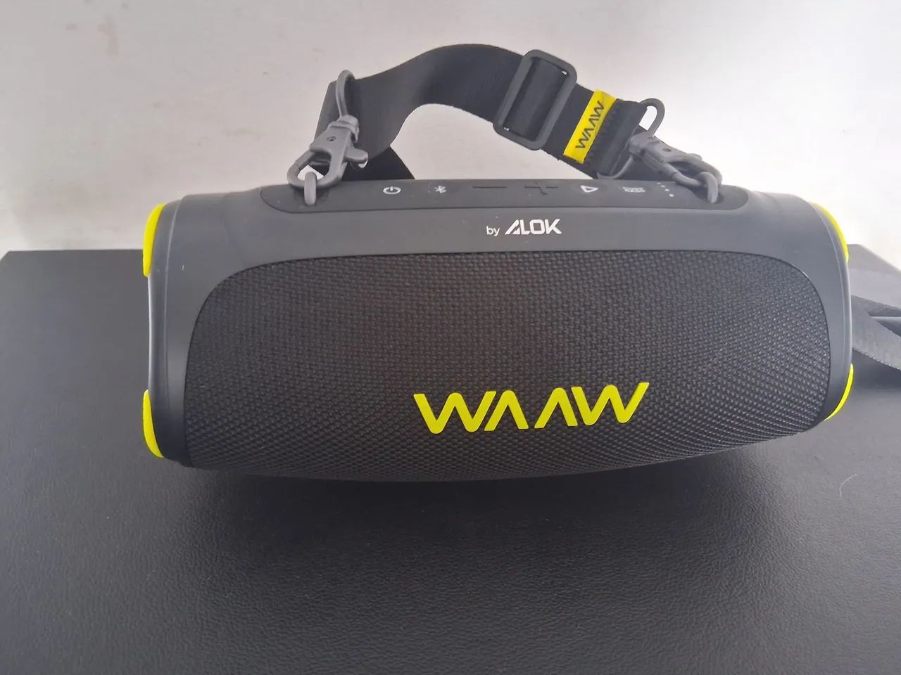 Caixa de som waaw