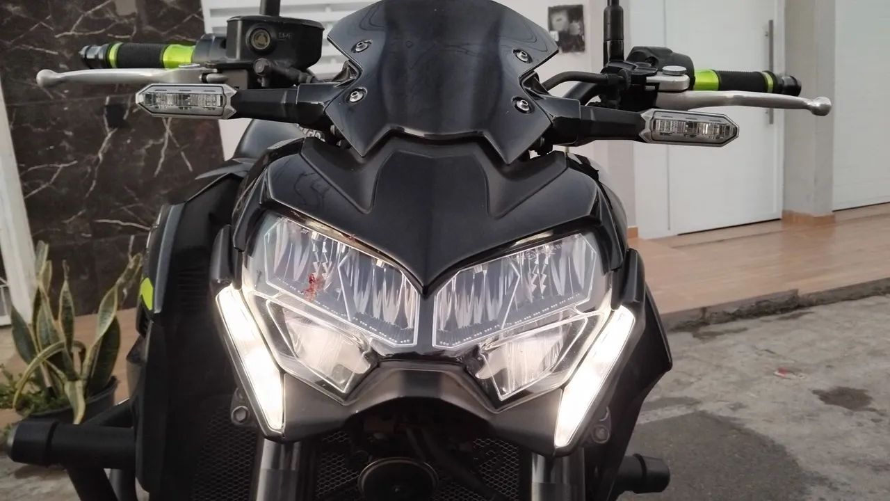 Z900 2021/21 impecável...