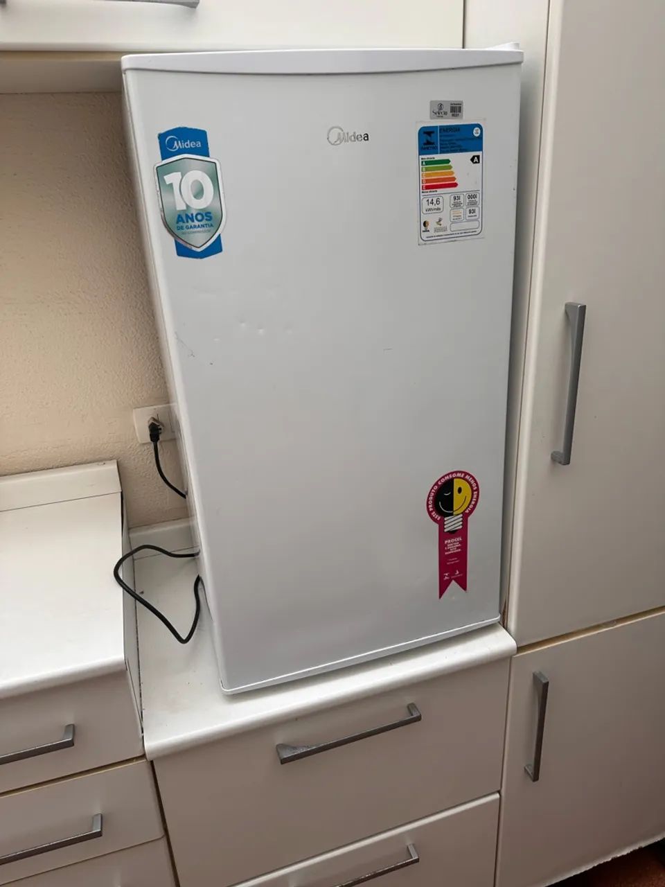 Frigobar Midea 93 litros 