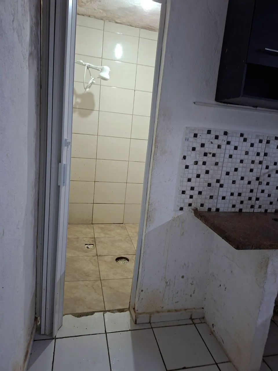 Alugo casa de fundos - Foto 4