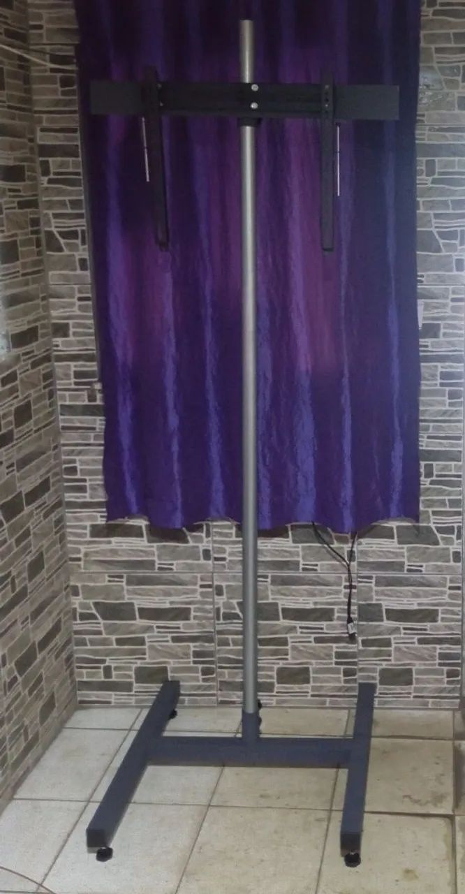 SUPORTE PARA TV MODELO PEDESTAL REGULÁVEL PARÁ EVENTOS/POUSADA/HOTEL DE 32 A 55 POLEGADAS  - Foto 2