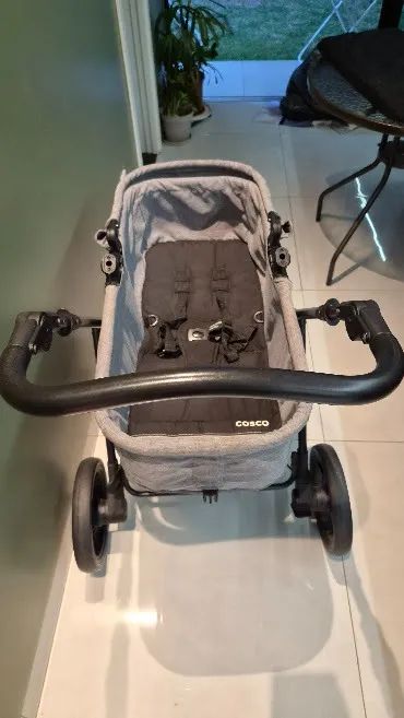 Carrinho de Bebê Moisés com Bebê Conforto e Base Veicular - Foto 4