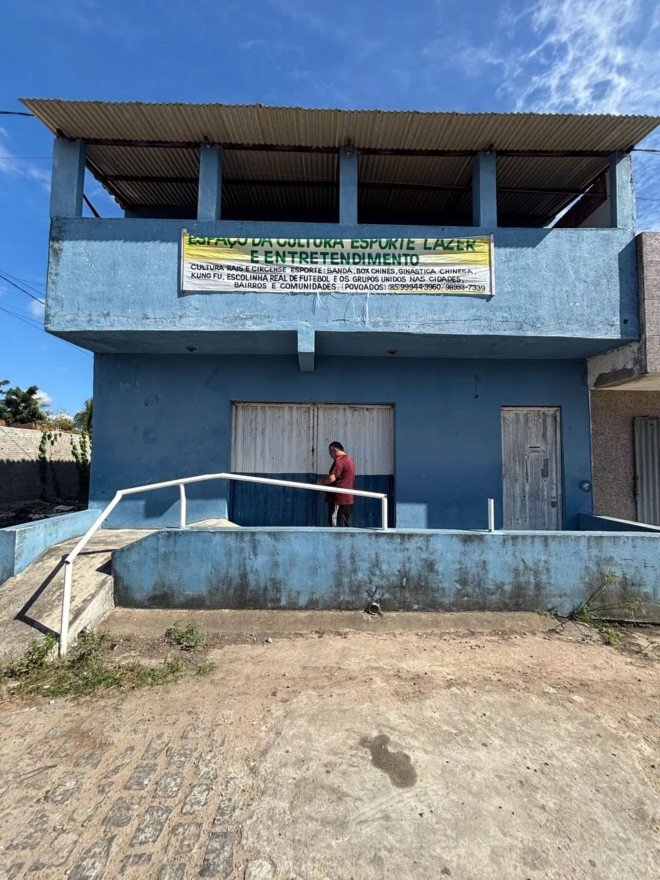 ? VENDE-SE OU TROCA-SE POR VEÍCULO PRÉDIO COMERCIAL E RESIDENCIAL  - Foto 2