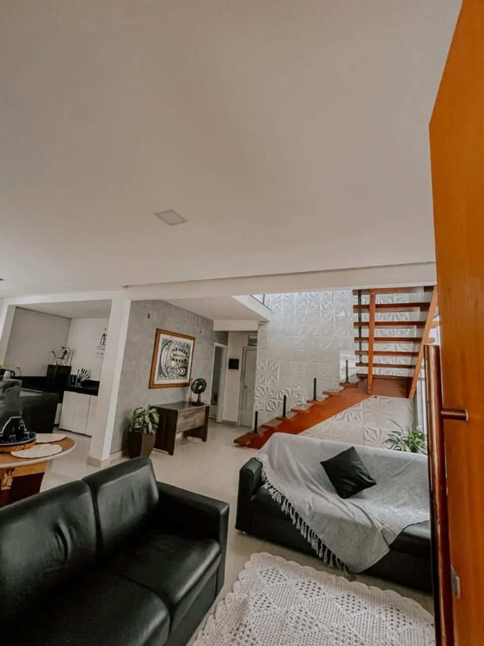 Casa completa com Área Gourmet e 4 Suítes