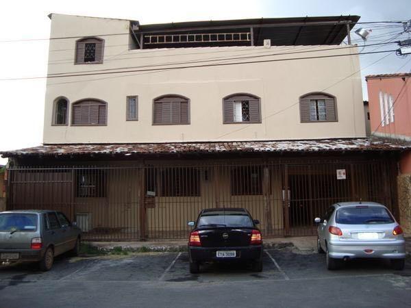 Suíte independente com garagem coberta no Guará I