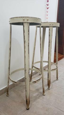 2 Banquetas Industriais de Ferro em Patina Branco - Foto 2