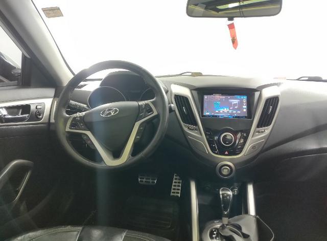 Hyundai Veloster 2013 com teto solar. Financiamos sem comprovar renda - Foto 9