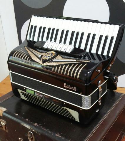 Acordeon Salanti 120bx