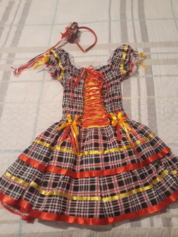 Vestido caipira com tiara