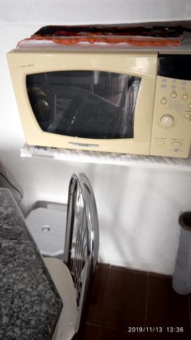 Microondas CCE funcionando. Exc. estado de conservação!!