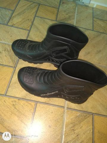 Capa de chuva e botas pouco uso! - Foto 5
