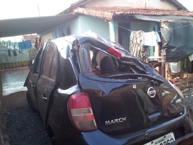Carro capotado