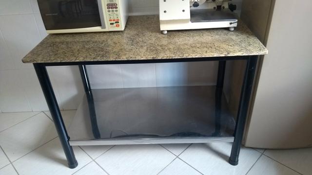Mesa para comércio medida 97cm altura, 1m 40cm de cpm e 80 cm de larg