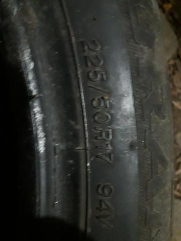 Vendo pneu para cruzer 225/50/17 muito novo original