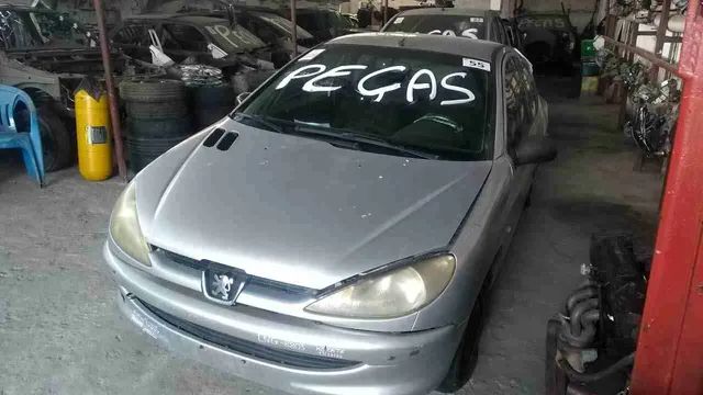 Sucata de Peugeot 206 - 1.6/8v para retirada de peças 