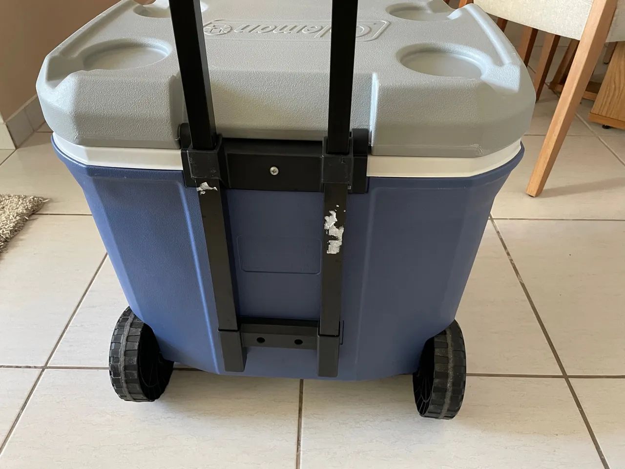 Caixa Térmica com Rodas 61,5L Coleman - Foto 2