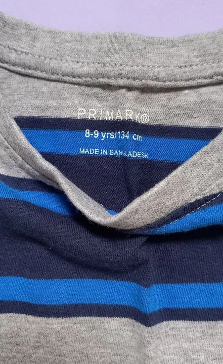 Camiseta Infantil  Primark Importada listrada azul e cinza - Foto 2