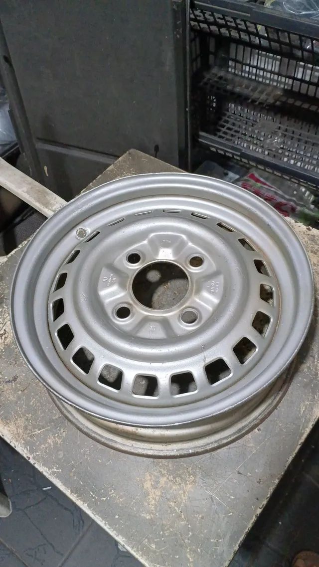 Roda 4 furos aro 15 original pro Fusca 