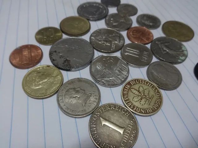 Moedas Antigas Estrangeiras Fora de Circulação - Foto 4