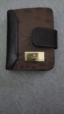 Carteira de couro nova 