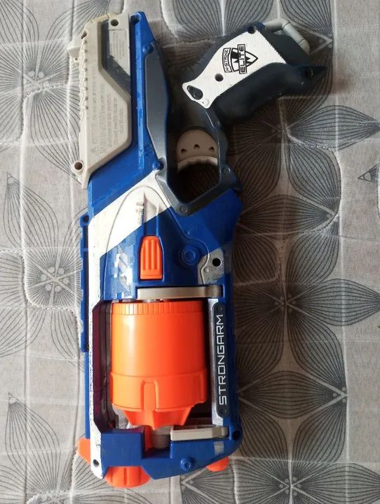 Nerf strongarm seminova com dardos