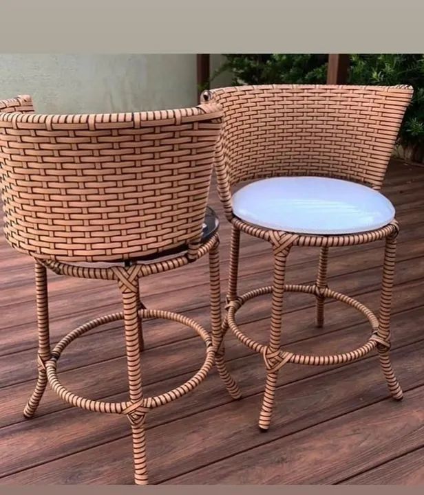 Banquetas em fibra sintética altura de cadeira 50 cm 260 cada  